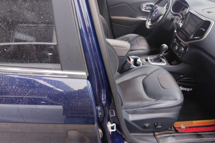 Used  Cherokee 2016 2.4L Leading Edition