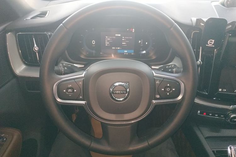 Used Volvo XC60 2023 B5 4x4 Smart Luxury Edition
