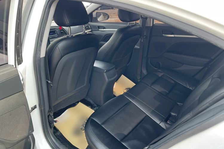 Used Hyundai Elantra 2016 1.6L Manual ZhiXuan · Dynamic Model
