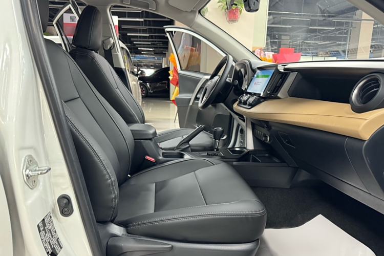 Used Toyota RAV4 2016 2.0L CVT Two-Wheel Drive Urban Edition China V Standard