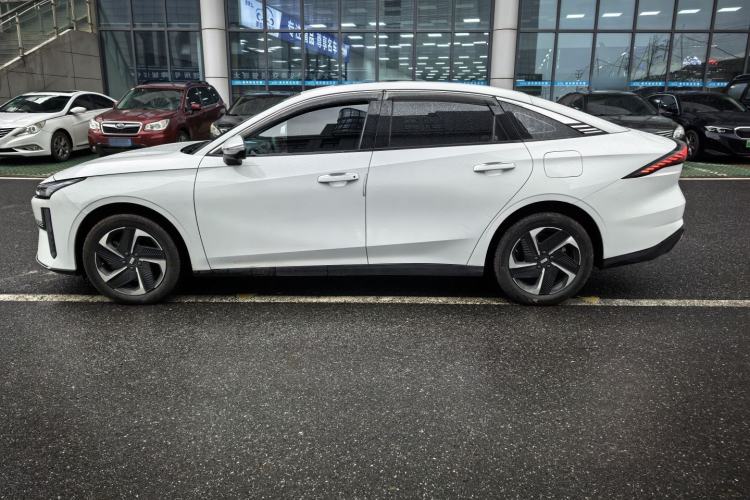 Used  L6 2025 EM-i 140km Starship Edition