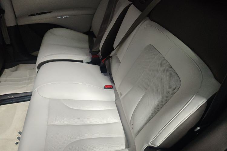 Used IM LS7 2023 100kWh Pro All-Wheel-Drive Version
