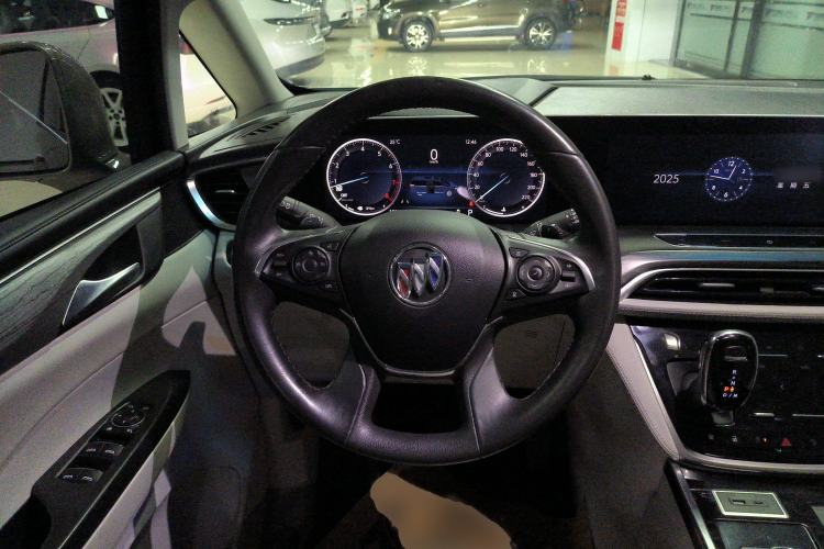 Used Buick GL8 2023 ES Lu Zun Deluxe Model
