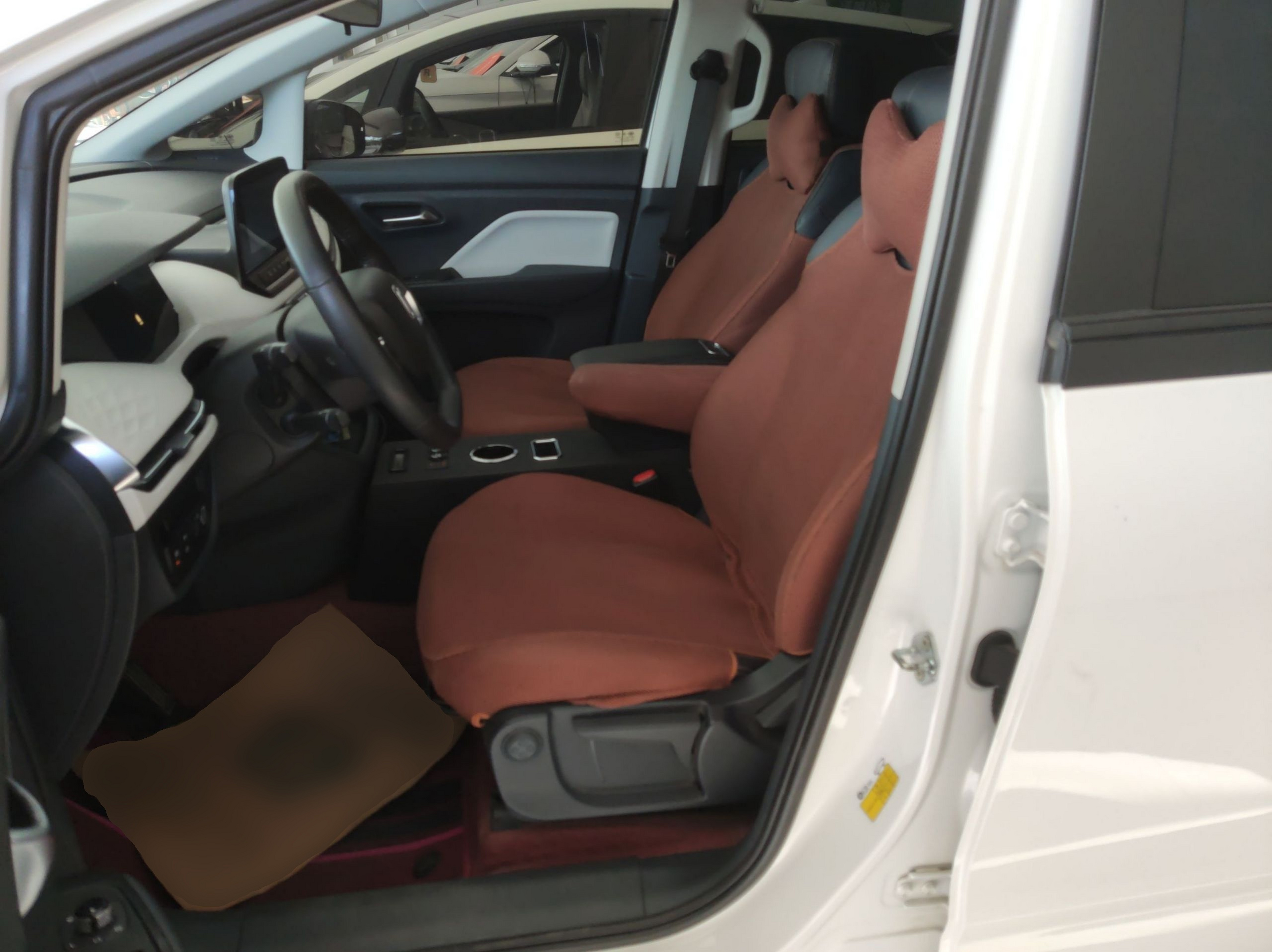 Переднее сиденье в автомобиле