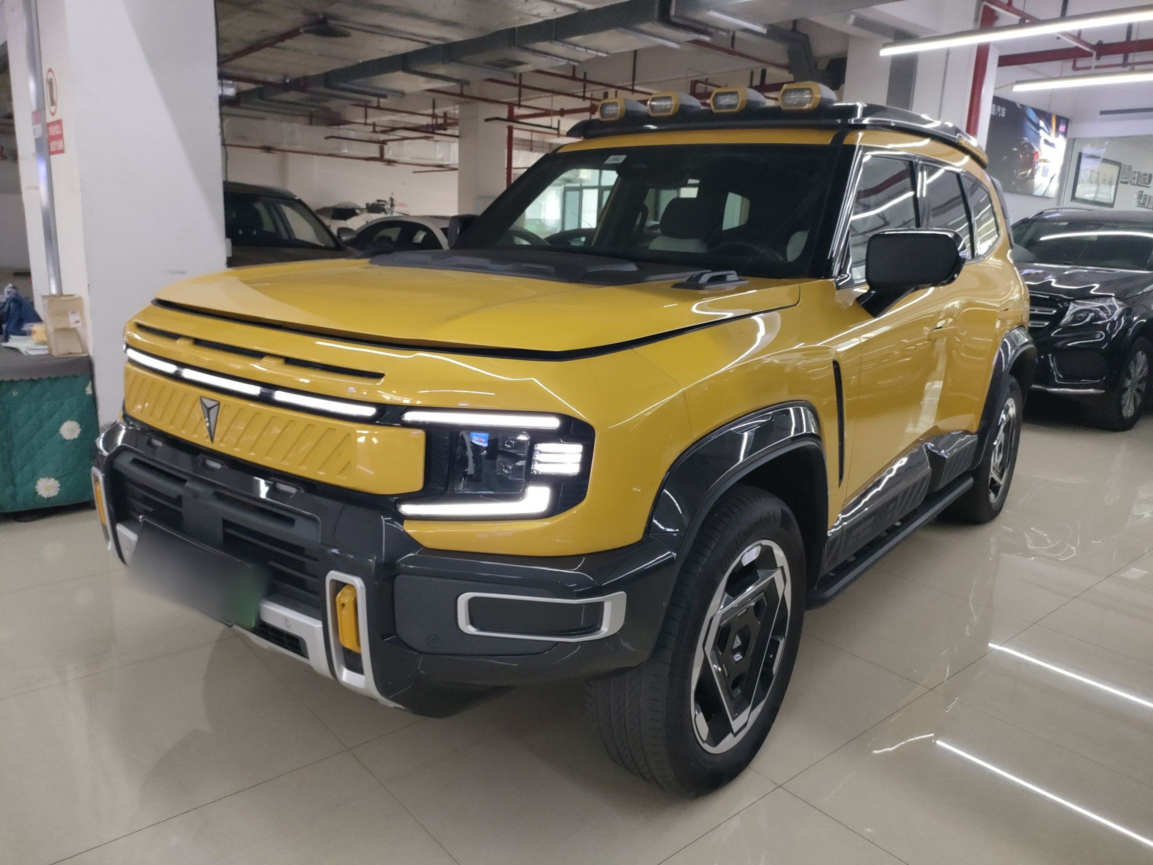 Под передней частью автомобиля