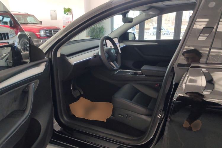 Used Tesla Model Y 2023 Long-Range All-Wheel-Drive Version
