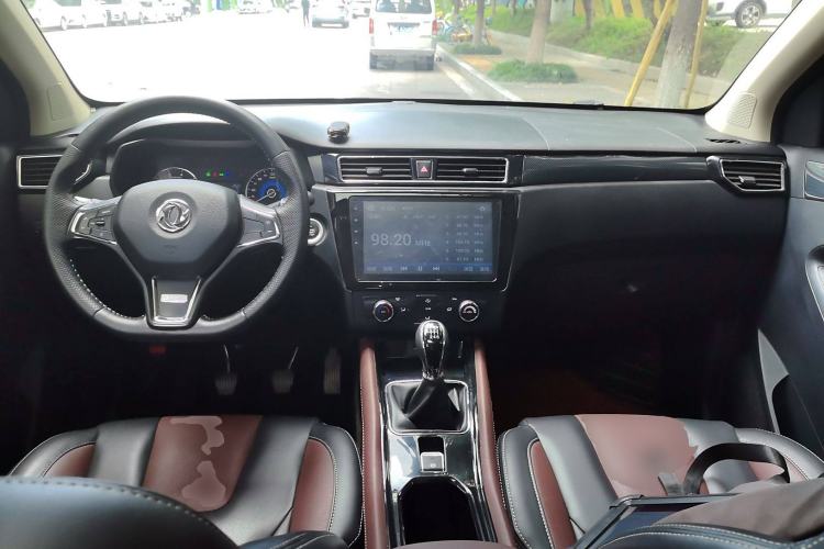 Used Dongfeng Fengon 580 2017 1.5T Manual Luxury Model
