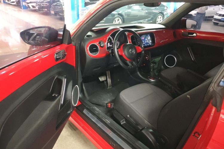 Used Volkswagen Beetle 2015 180TSI model
