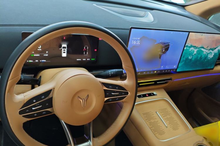 Used VOYAH Dream 2025 PHEV Four-Wheel Drive Prestige Kunpeng Edition
