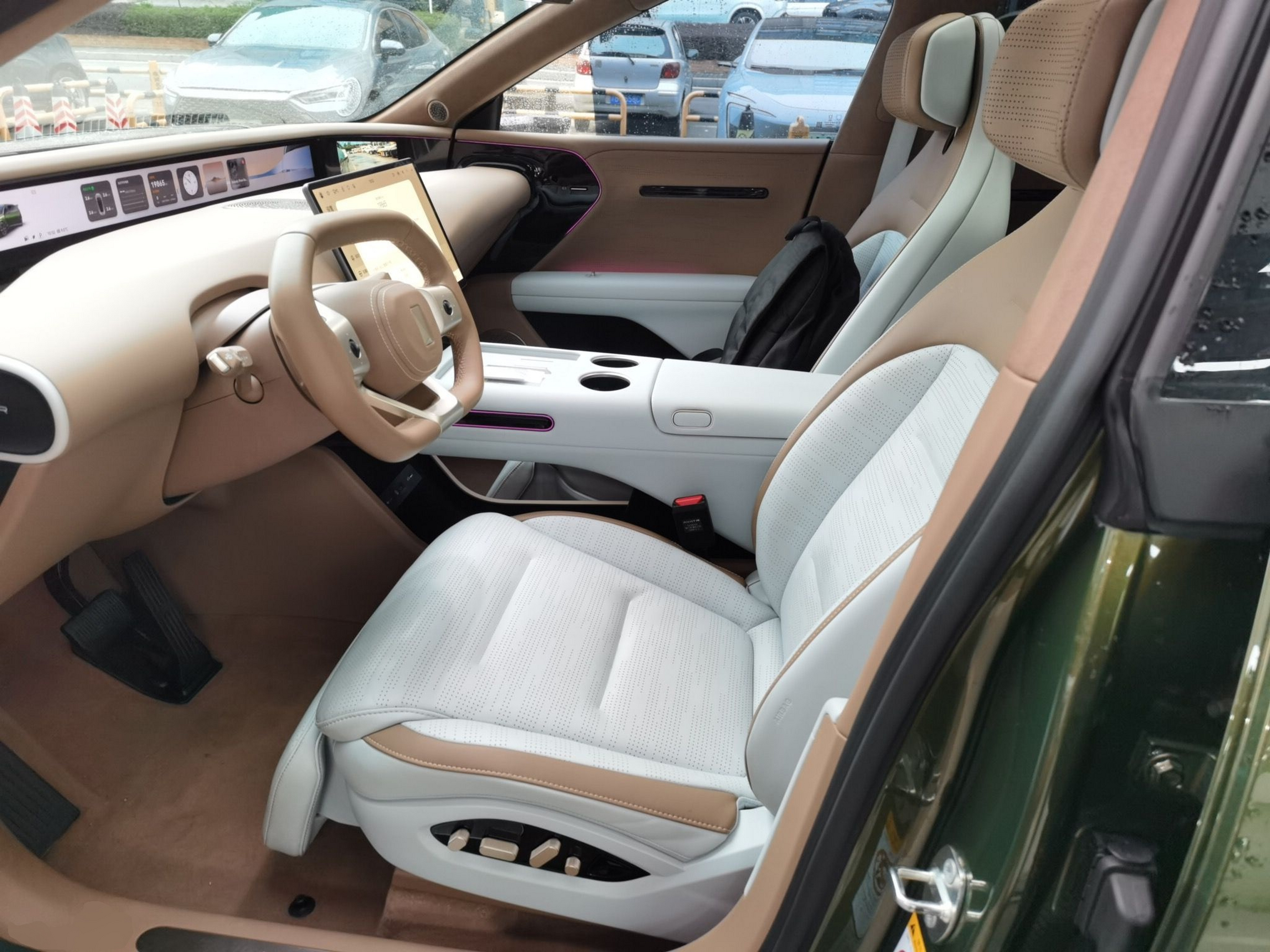 Переднее сиденье в автомобиле