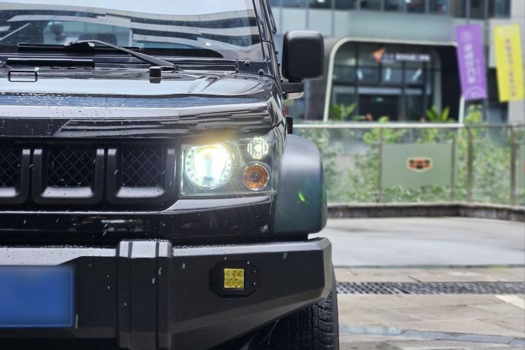 Used Beijing Auto BJ40 2016 40L 2.0T Manual Two-Wheel Drive Luxury Edition
