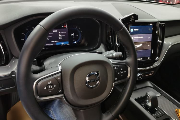 Used Volvo XC60 2025 B5 4x4 Smart Luxury Edition
