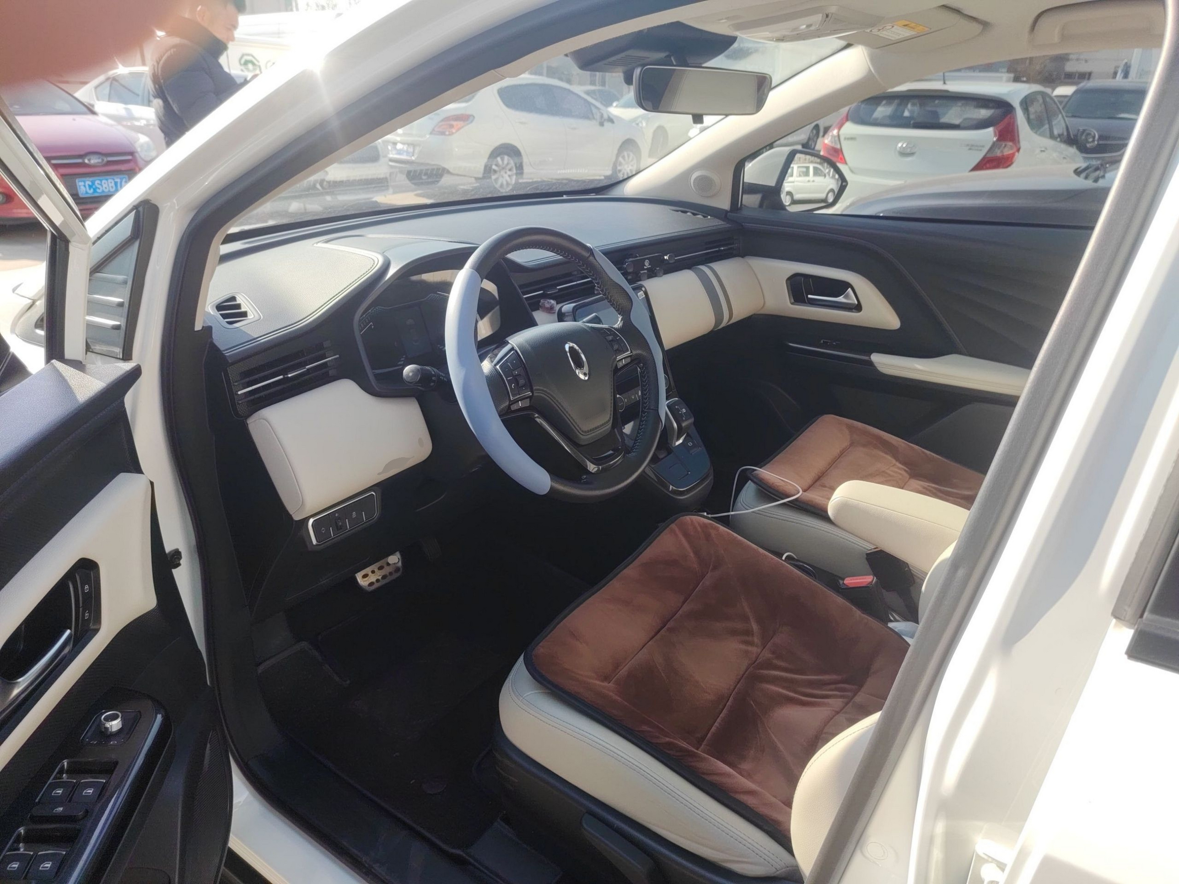 Переднее сиденье в автомобиле