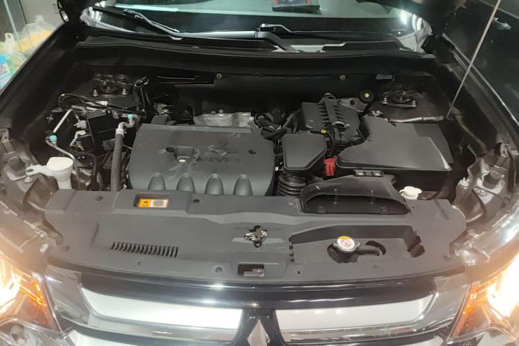 Used Mitsubishi Outlander 2018 2.0L Two-Wheel Drive Glory Edition 5 Seats
