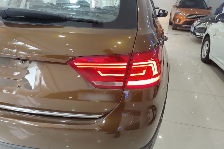 Used Volkswagen Cross Lavida 2014 1.6L Automatic