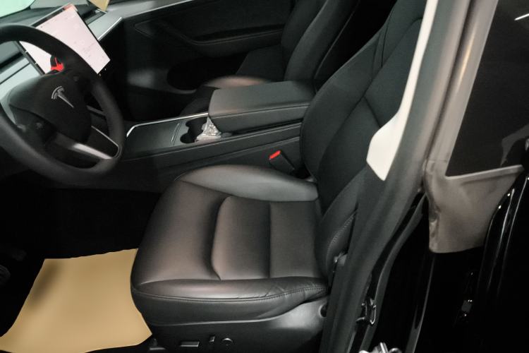 Used Tesla Model Y 2023 Long-Range All-Wheel-Drive Version
