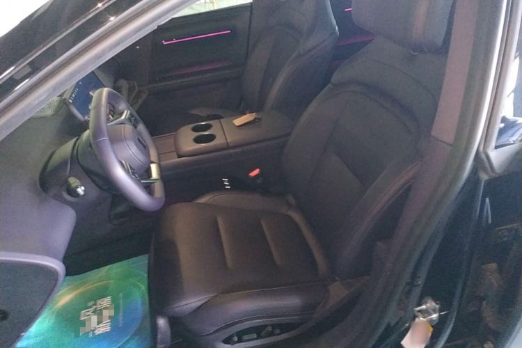 Used  06 2025 Max Extended-Range Edition
