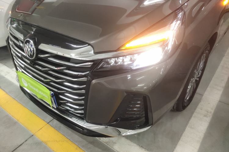 Used Buick GL8 2023 Facelifted Land Cruiser Executive Luxury Version
