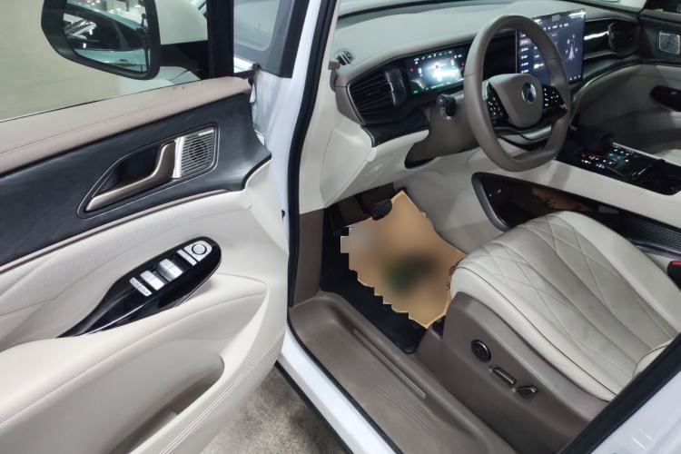 Used Denza D9 2022 EV 620 Prestige Model
