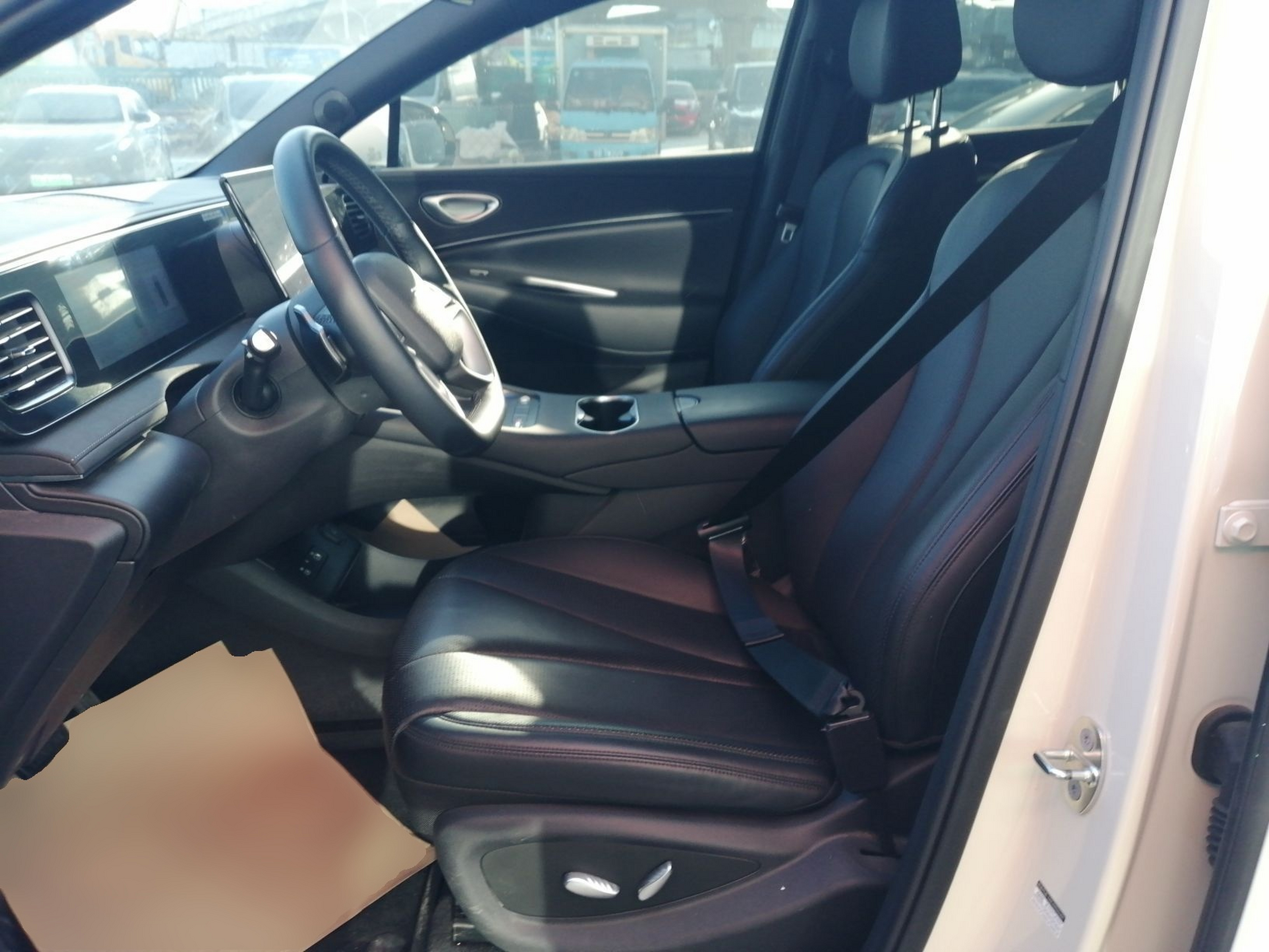 Переднее сиденье в автомобиле