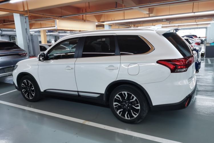 Used Mitsubishi Outlander 2019 2.0L Two-Wheel Drive Comfort Edition 5 Seats China VI Standard
