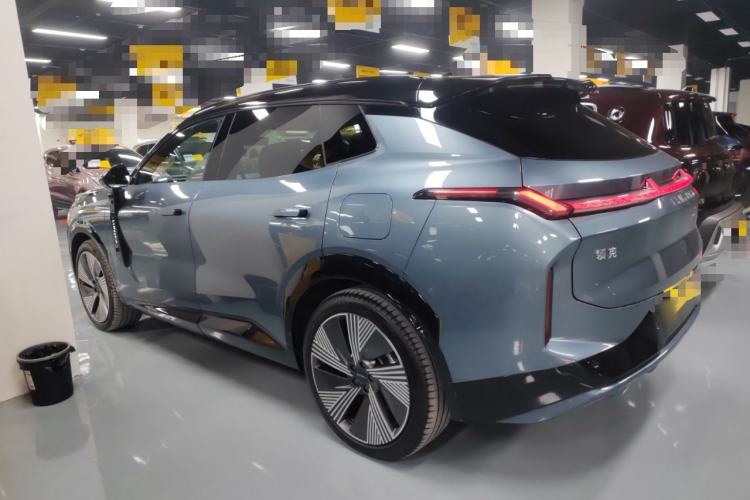 Used Lynk & Co 08 EM-P 2025 220 km All-Wheel-Drive Performance Halo