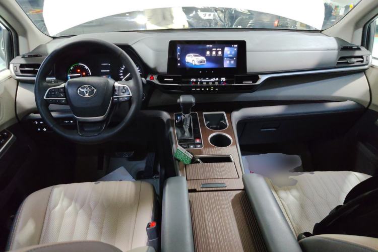 Used Toyota Sienna 2024 2.5L Hybrid Comfort Edition
