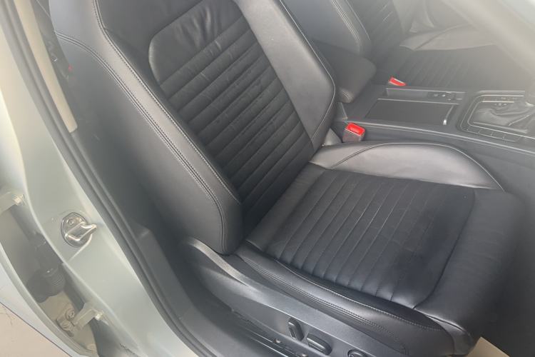 Used Volkswagen Magotan 2017 330TSI DSG Leading Model
