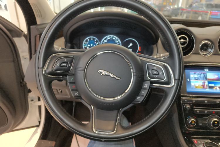 Used Jaguar XJ 2016 XJL 2.0T Two-Wheel-Drive Elegant Business Edition
