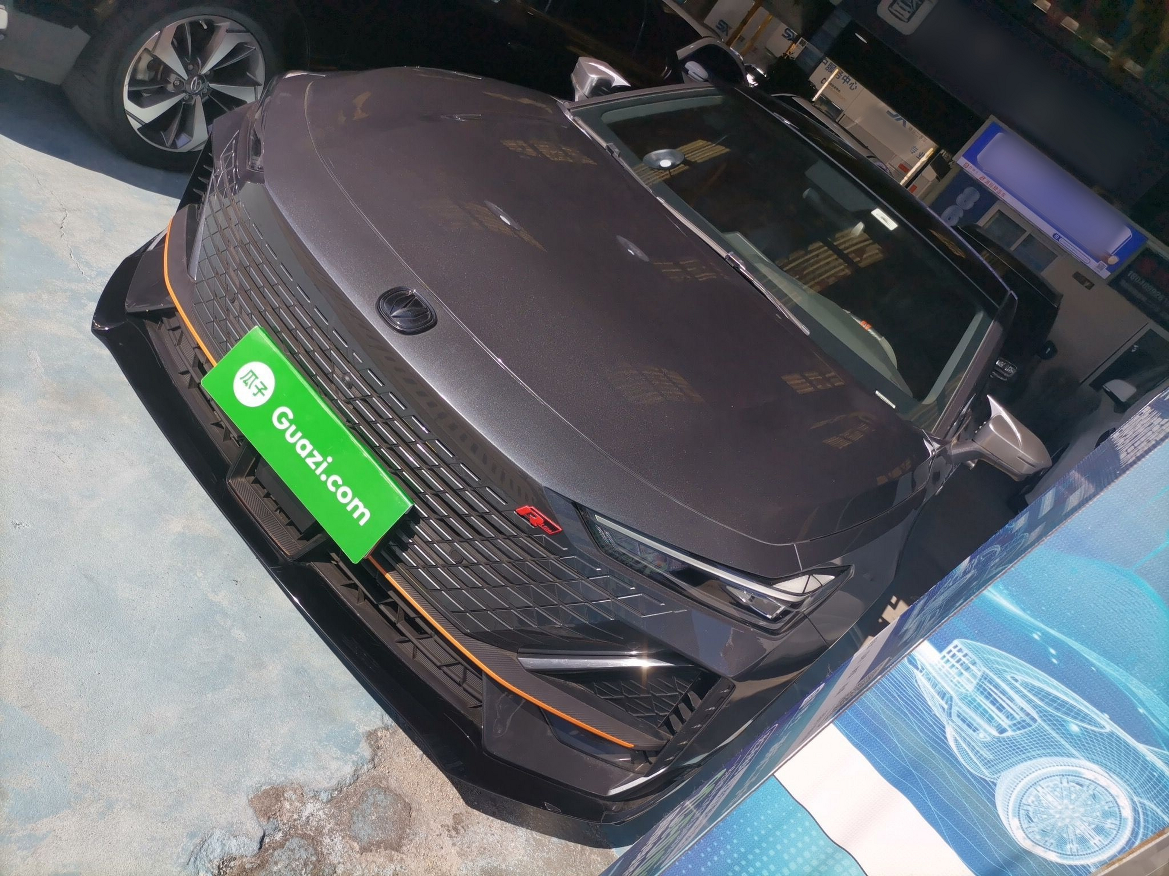 Под передней частью автомобиля