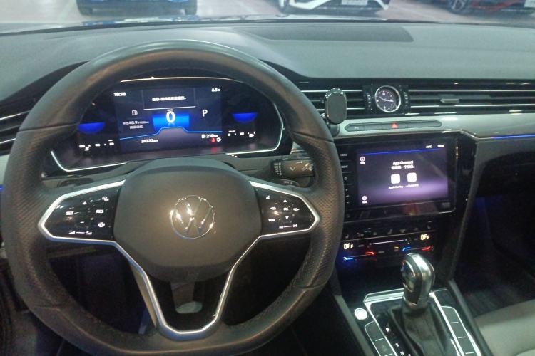 Used Volkswagen Magotan 2023 2 Million Units Limited Edition 330TSI DSG Leading Version
