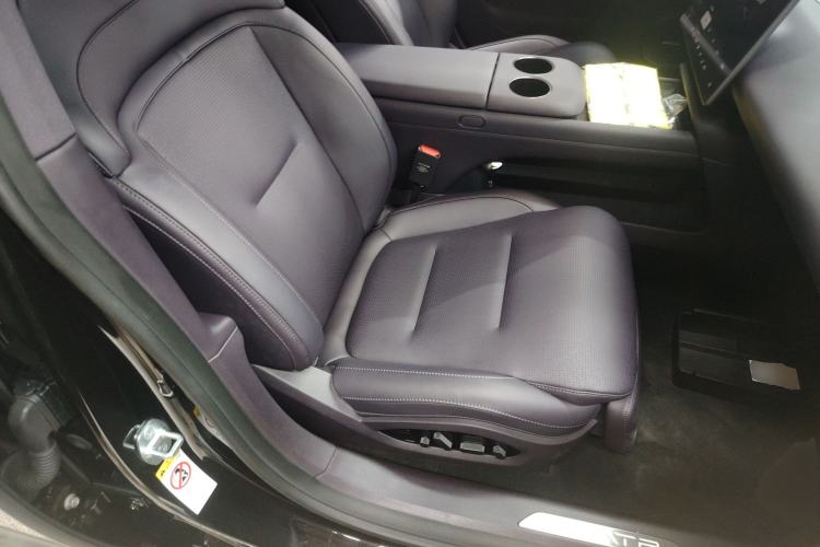 Used  06 2025 Max Extended-Range Edition