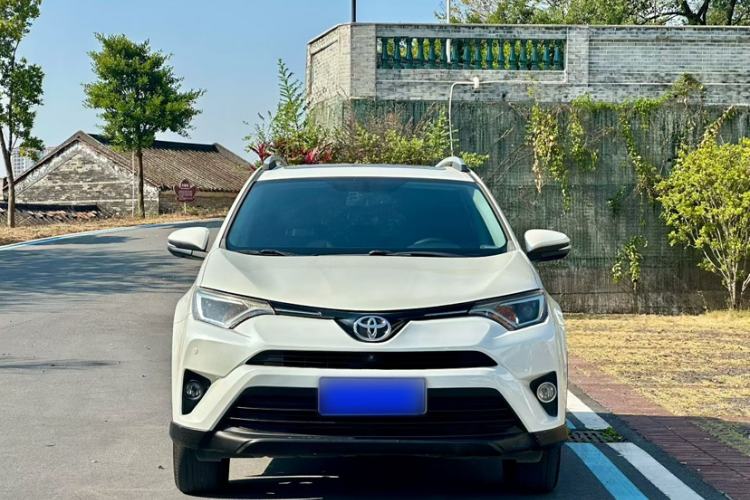 Used Toyota RAV4 2016 2.0L CVT Two-Wheel Drive Fashion Edition China V Standard