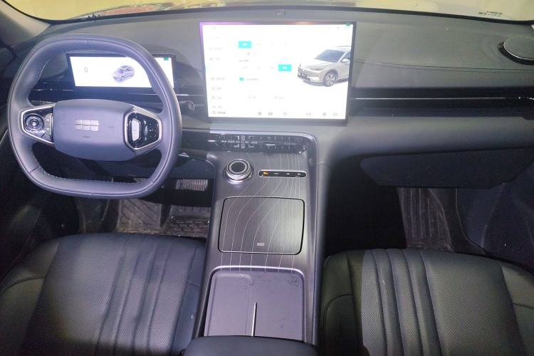 Used  E5 2024 440km Launch Edition
