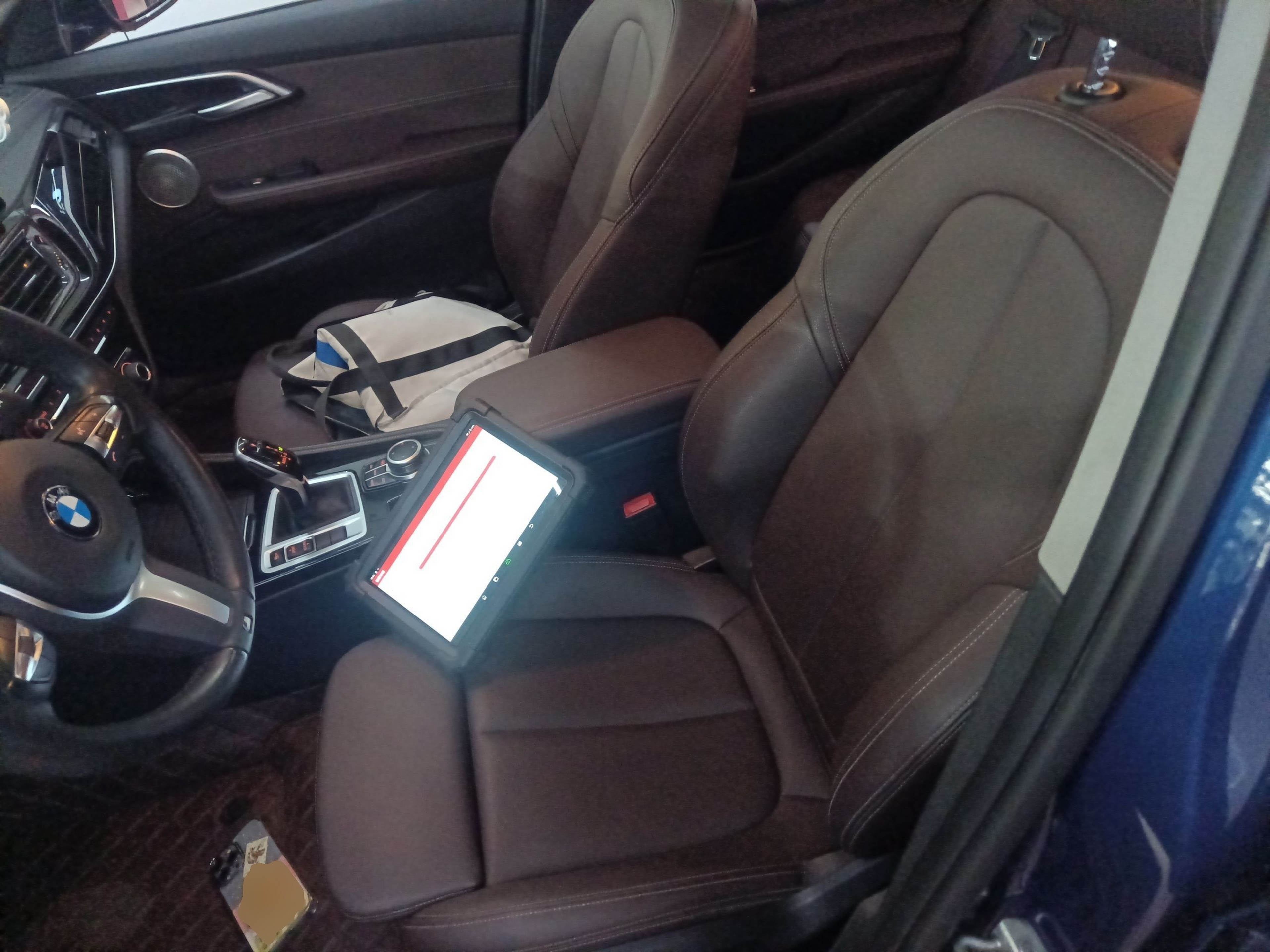 Переднее сиденье в автомобиле