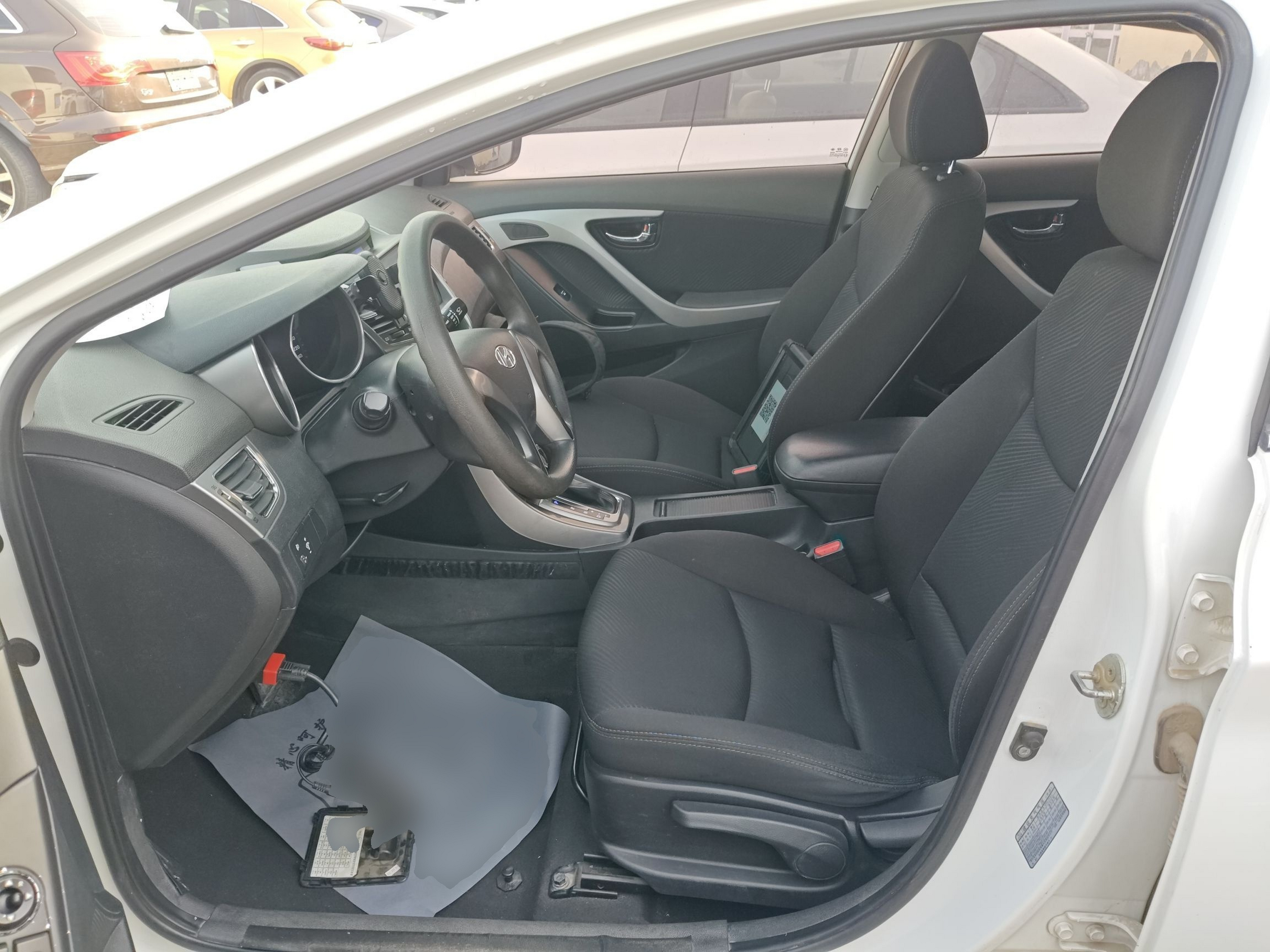 Переднее сиденье в автомобиле