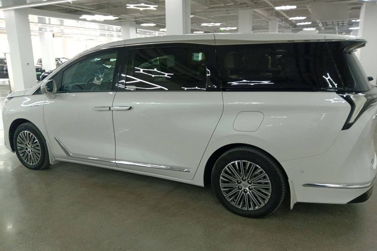 Used Buick GL8 New Energy 2024 Lu Zun Luxury Edition 7-Seater
