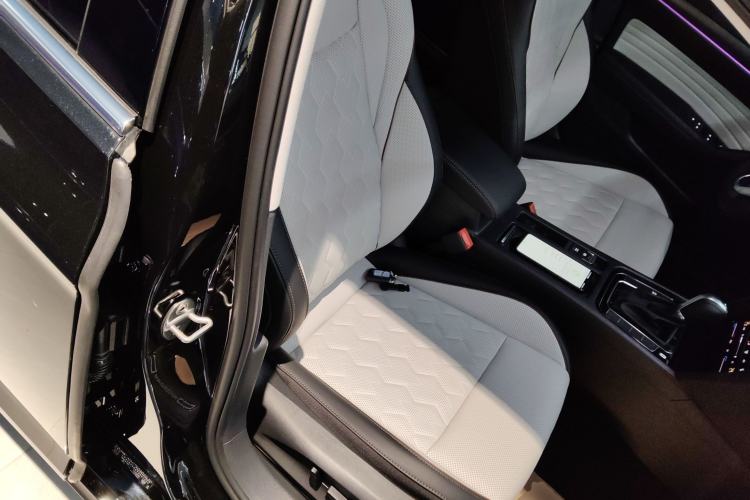 Used Volkswagen Magotan 2026 30 Million Vehicles Selected Model 380TSI DSG Luxury Edition
