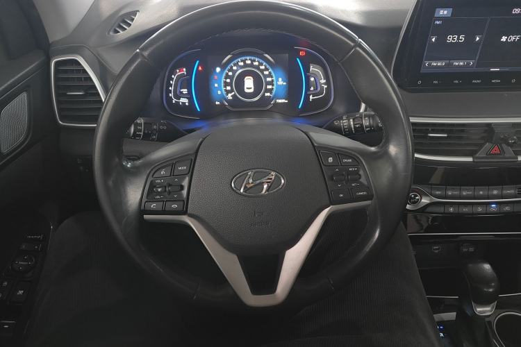 Used Hyundai Tucson 2019 280TGDi Dual-Clutch Two-Wheel Drive Fashion Edition China VI Standard
