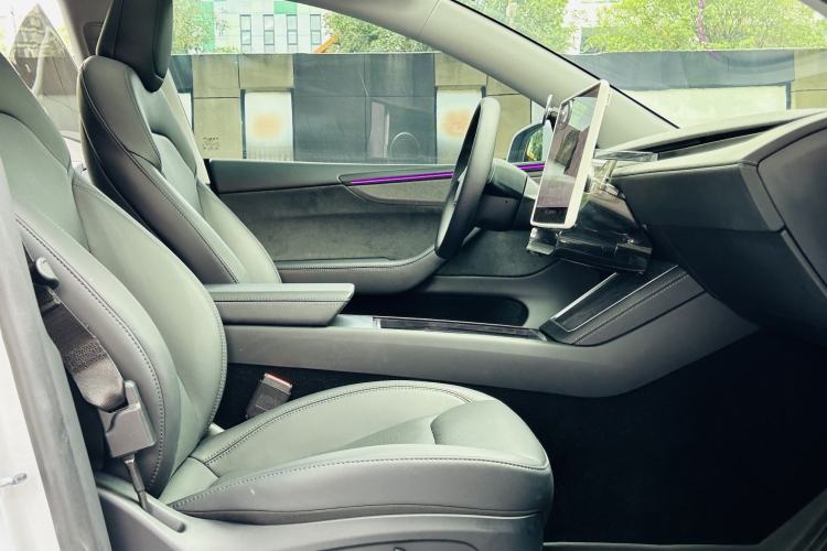 Used Tesla Model Y 2025 Long-Range All-Wheel-Drive Version
