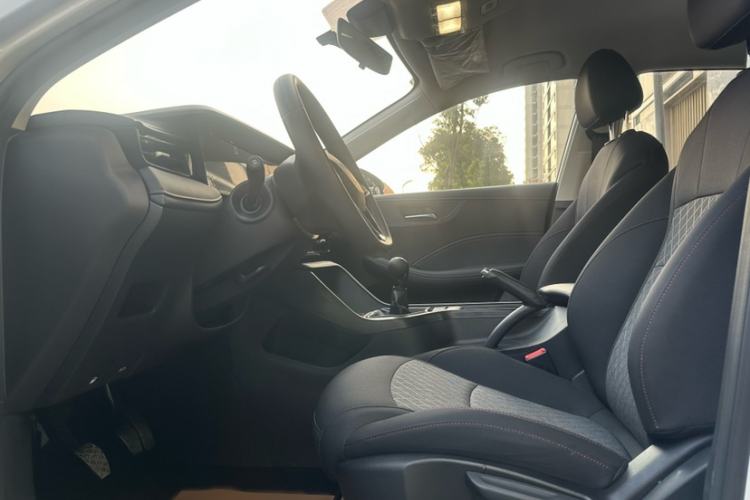 Used Roewe i5 2023 1.5L Manual Comfort Edition
