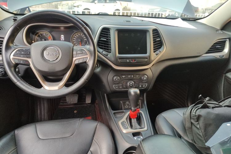 Used  Cherokee 2017 2.0L Superior Edition