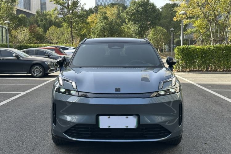 Used Lynk & Co 08 EM-P 2025 220 km All-Wheel-Drive Performance Halo
