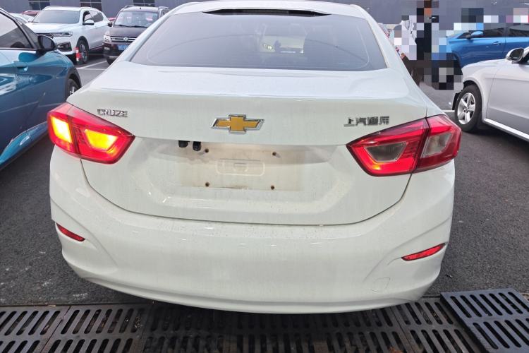 Used Chevrolet Cruze 2017 1.5L Automatic Pioneer Sunroof Edition
