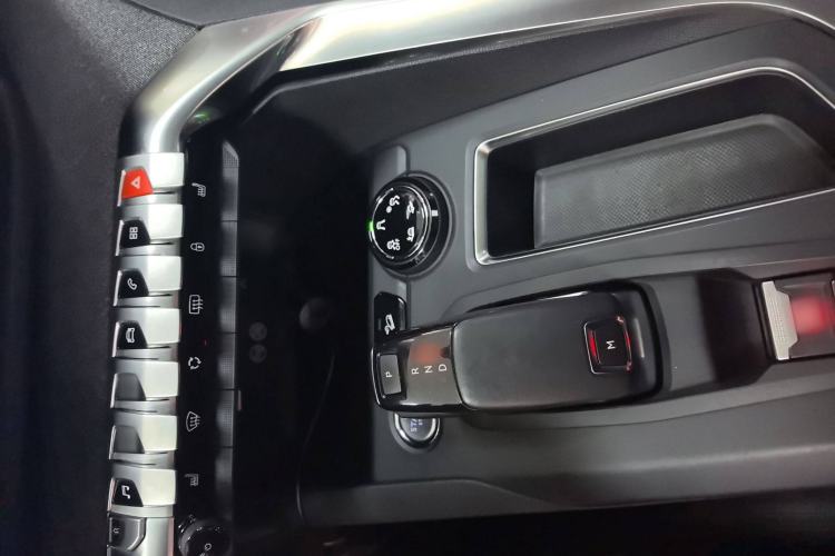 Used Peugeot 5008 2017 380THP 7-Seater Luxury Edition
