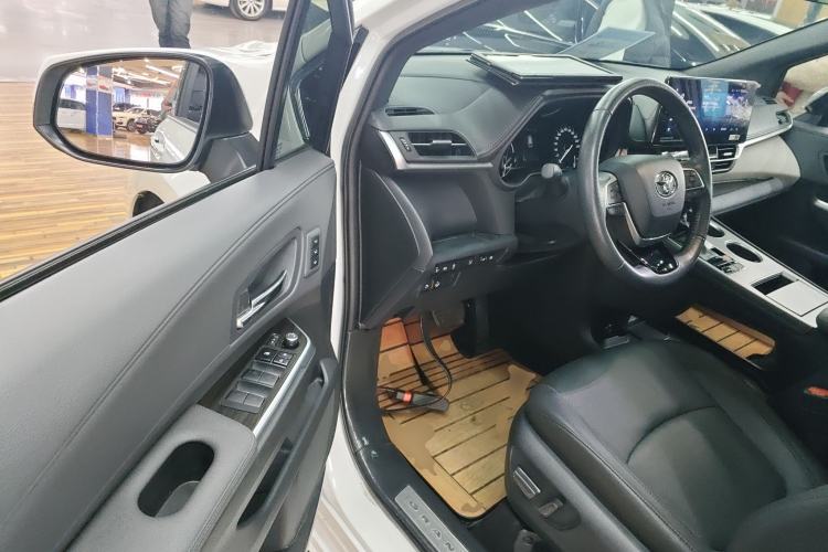 Used Toyota Granvia 2023 2.5L Hybrid Prestige VIP Edition
