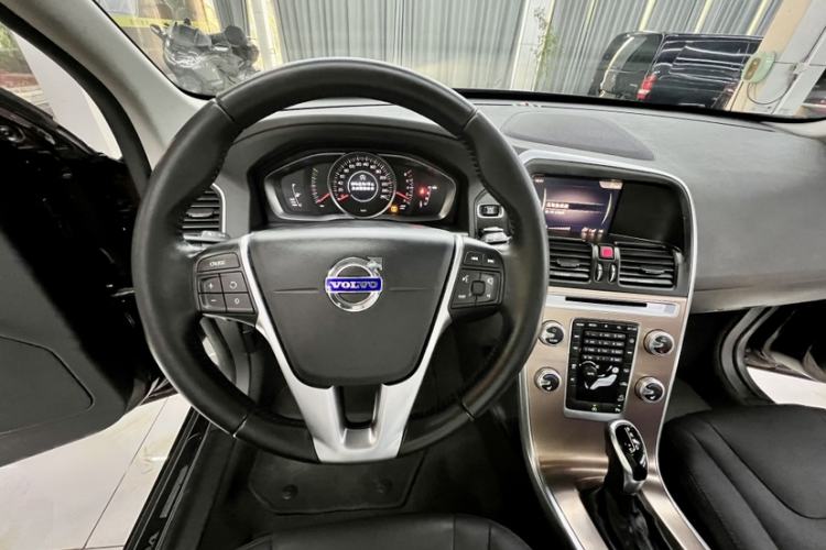 Used Volvo XC60 2017 T5 AWD Smart Upgrade Edition
