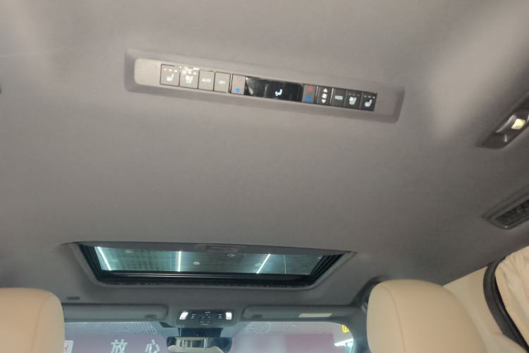 Used Toyota Sienna 2023 2.5L Hybrid Deluxe Edition
