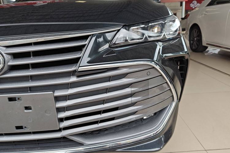 Used Toyota Avalon 2019 Dual-Engine 2.5L XLE Prestige Version China VI Standard
