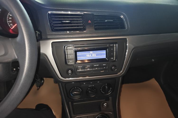 Used Volkswagen Lavida 2015 1.6L Manual Fashion Edition
